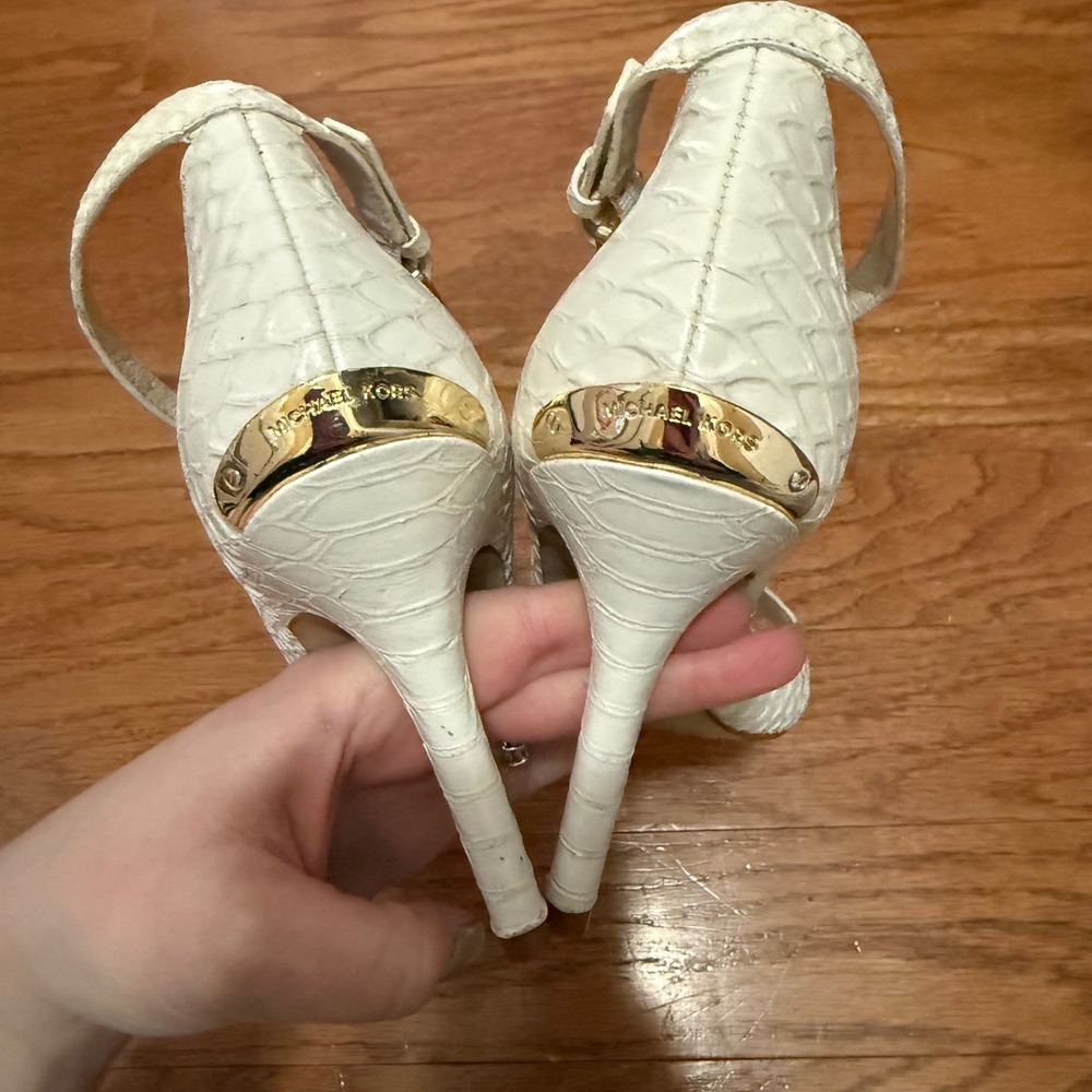 Michael Kors Kristen strappy sandals heels white snake-embossed leather Size 7.5 - Picture 13 of 14